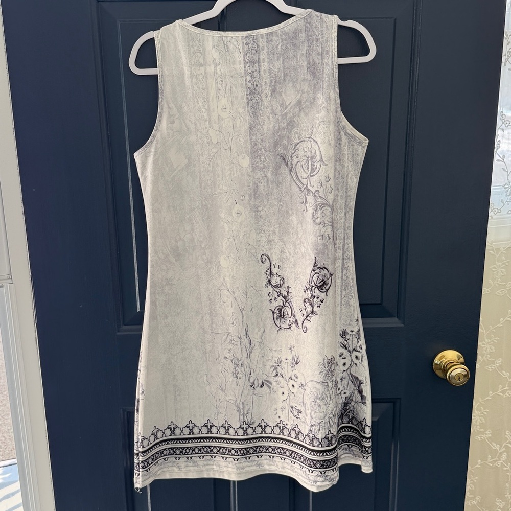 Noracora Sleeveless White and Navy Floral Casual Dress - Size Medium - Picture 6 of 9